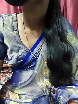 Snapshot of reshma124 chatting on July 6, 2:25 pm reshma124 online show from July 6, 2:25 pm