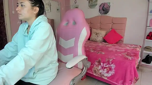 ivyyemerald  online show from July 10, 2:19 pm