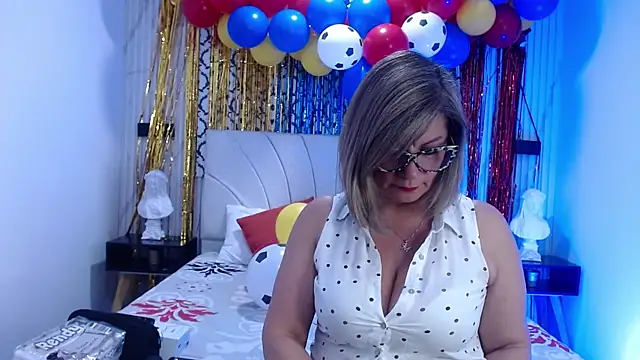 Snapshot of Samantha_Brm chatting on June 30, 8:21 pm Samantha Brm online show from June 30, 8:21 pm