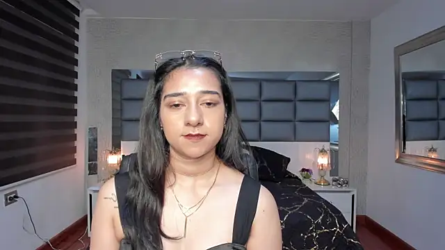 Evangelyn clk online show from May 20, 8:15 pm