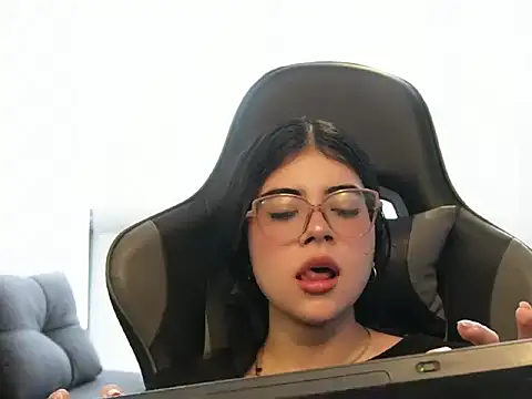 Mia Storm18 online show from June 4, 3:29 pm