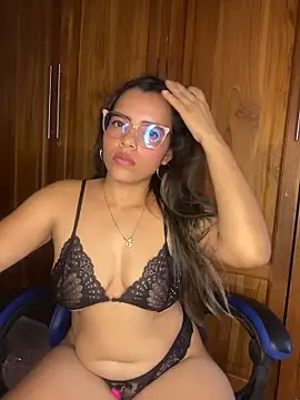 Estrella em online show from May 21, 9:00 pm