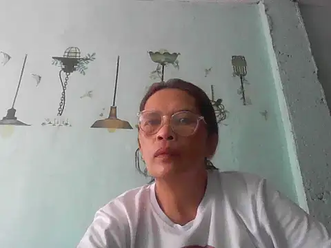 Snapshot of momshe2026 chatting on June 14, 7:10 am momshe2026 online show from June 14, 7:10 am