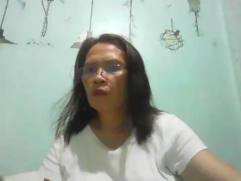 Snapshot of momshe2026 chatting on June 18, 1:15 pm momshe2026 online show from June 18, 1:15 pm