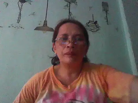 Snapshot of momshe2026 chatting on June 19, 7:45 am momshe2026 online show from June 19, 7:45 am