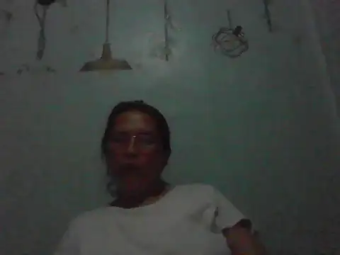 Snapshot of momshe2026 chatting on June 21, 1:13 pm momshe2026 online show from June 21, 1:13 pm