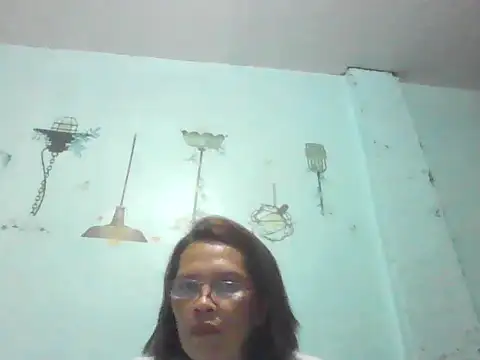 Snapshot of momshe2026 chatting on June 27, 12:44 pm momshe2026 online show from June 27, 12:44 pm