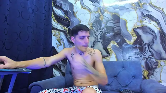 Snapshot of boy_max_latin chatting on June 22, 5:26 am boy max latin online show from June 22, 5:26 am