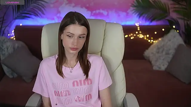 Snapshot of SophiaDream_ chatting on May 20, 1:28 pm SophiaDream online show from May 20, 1:28 pm