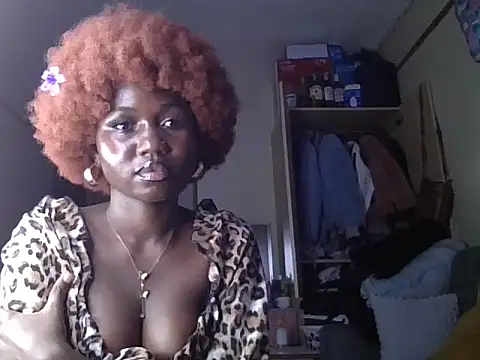 Snapshot of ChocolateCrush chatting on May 20, 12:44 pm ChocolateCrush online show from May 20, 12:44 pm