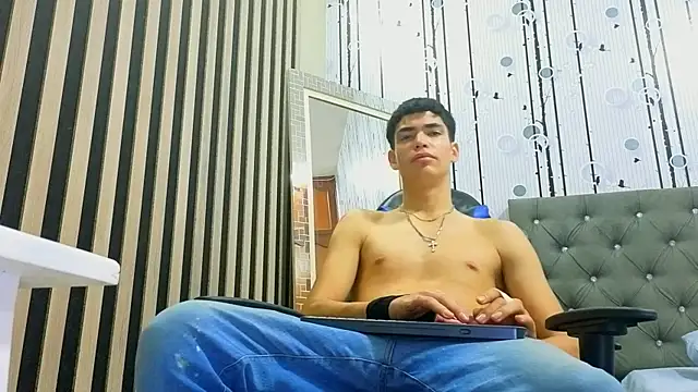 Snapshot of AxelSavage11 chatting on May 26, 12:56 pm AxelSavage11 online show from May 26, 12:56 pm