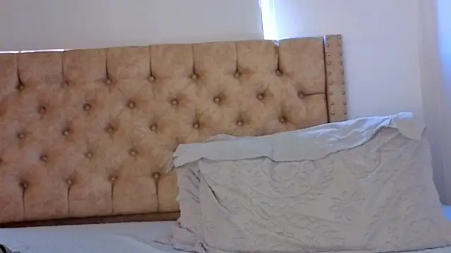 ValkiryMonts online show from June 18, 1:48 pm