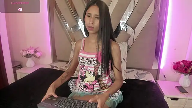 Snapshot of casey_lorens chatting on July 2, 3:17 am casey lorens online show from July 2, 3:17 am