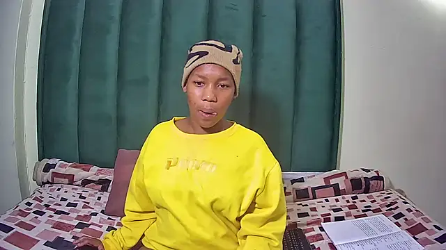 Snapshot of TypicalBaddiex chatting on June 11, 12:32 am TypicalBaddiex online show from June 11, 12:32 am