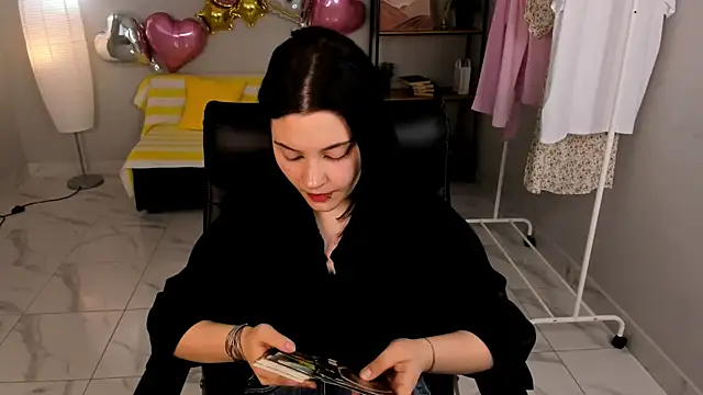 Veronica McKinney online show from May 21, 12:34 pm