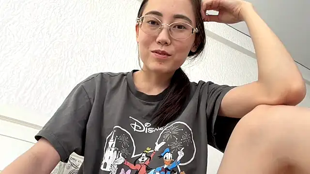 VickieTrudo online show from July 15, 11:15 am