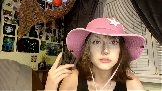 Snapshot of YourFavoriteAltgirl chatting on May 21, 9:33 pm YourFavoriteAltgirl online show from May 21, 9:33 pm