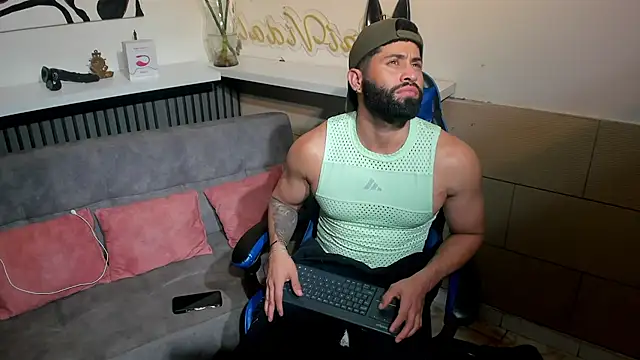 RikyAaron online show from June 23, 7:34 pm
