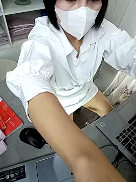 Julie-Rosee online show from June 6, 1:43 am