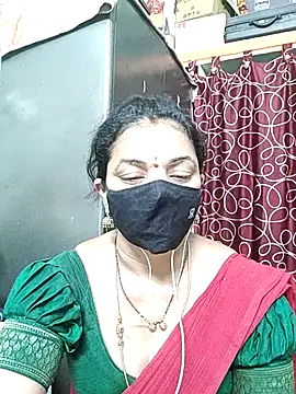 Snapshot of Leela_555 chatting on July 13, 11:18 pm Leela 555 online show from July 13, 11:18 pm