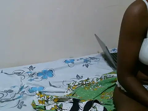 Snapshot of kinky_nymo chatting on May 23, 12:31 pm kinky nymo online show from May 23, 12:31 pm