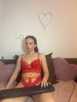 Snapshot of Sabrinee_xx_divine chatting on July 6, 11:18 am Sabrinee xx divine online show from July 6, 11:18 am