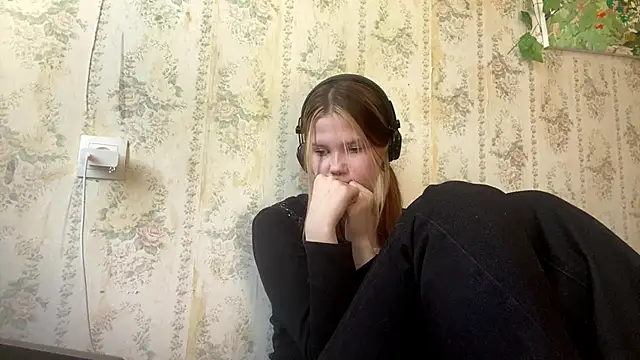 SusanaLeichty online show from June 2, 6:37 am