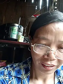 Snapshot of Elfledaa chatting on July 9, 4:38 am Elfledaa online show from July 9, 4:38 am