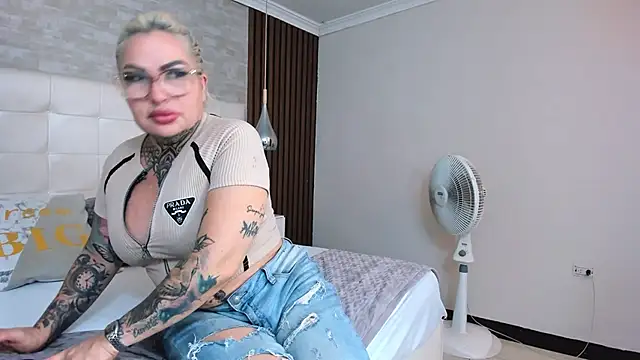 Snapshot of ArianaMora chatting on May 23, 12:53 pm ArianaMora online show from May 23, 12:53 pm