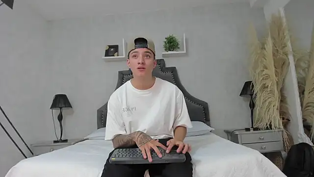 wesley boyy  online show from May 23, 8:13 pm