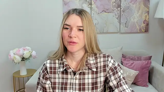 RoxyReignn online show from June 28, 9:43 pm