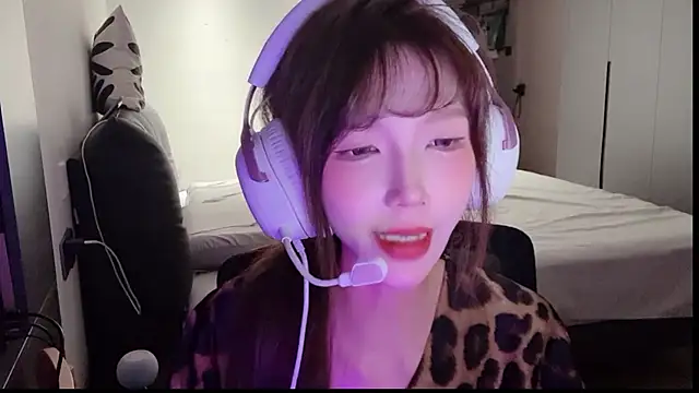 Nicole-TAT online show from May 25, 2:12 pm