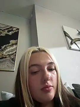 naughtygirl6989 online show from June 20, 10:12 pm