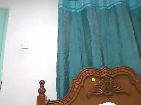 Snapshot of peacechloe chatting on June 17, 4:52 pm peacechloe online show from June 17, 4:52 pm
