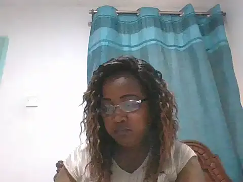 Snapshot of peacechloe chatting on June 25, 11:48 am peacechloe online show from June 25, 11:48 am