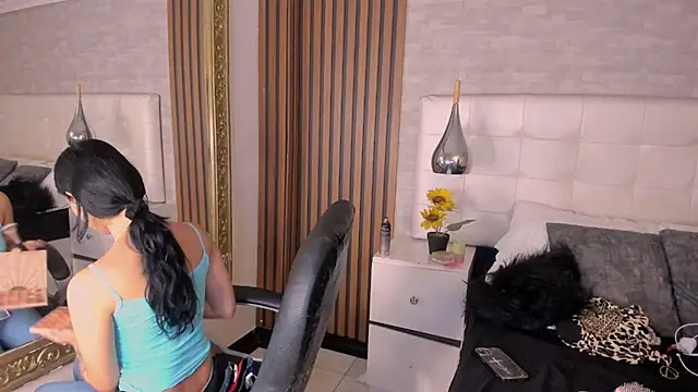 Snapshot of SofiaThoompson chatting on June 11, 8:29 pm SofiaThoompson online show from June 11, 8:29 pm