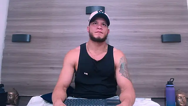 Snapshot of Maximiliano_Stronge chatting on June 29, 9:04 pm Maximiliano Stronge online show from June 29, 9:04 pm