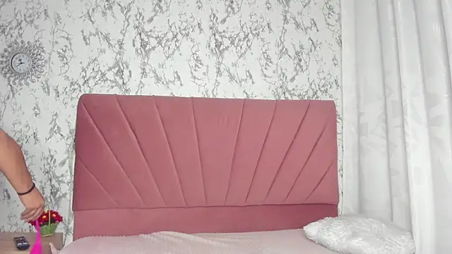 Snapshot of Mia_Belmonte chatting on July 15, 8:03 pm Mia Belmonte online show from July 15, 8:03 pm