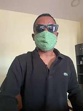 Snapshot of syntaxbear chatting on June 27, 7:35 am syntaxbear online show from June 27, 7:35 am