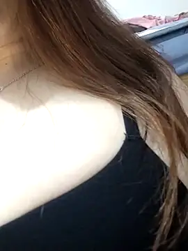 YoenLyy online show from June 1, 2:30 pm