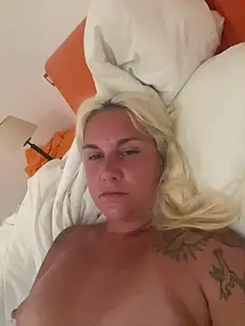 Snapshot of Sofia_beee chatting on June 29, 8:53 am Sofia beee online show from June 29, 8:53 am