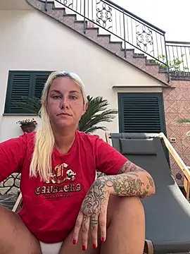 Snapshot of Sofia_beee chatting on July 8, 9:36 am Sofia beee online show from July 8, 9:36 am