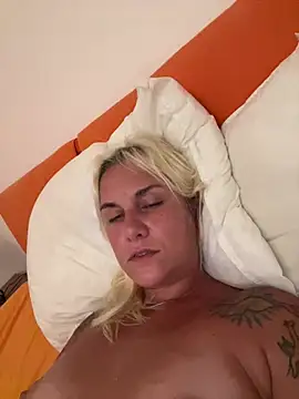 Snapshot of Sofia_beee chatting on July 14, 11:38 am Sofia beee online show from July 14, 11:38 am