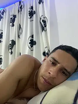 Snapshot of jhuan99 chatting on July 30, 5:06 am jhuan99 online show from July 30, 5:06 am