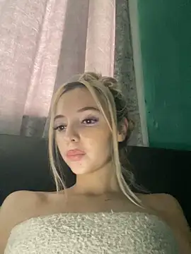 Glowing Manny Riah online show from June 3, 12:52 pm