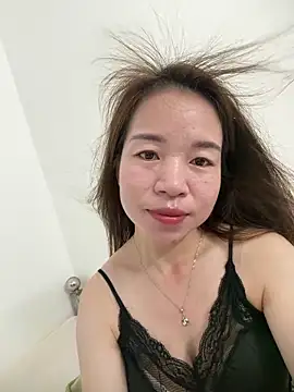 Snapshot of Beauty__1314 chatting on May 26, 10:55 am Beauty 1314 online show from May 26, 10:55 am