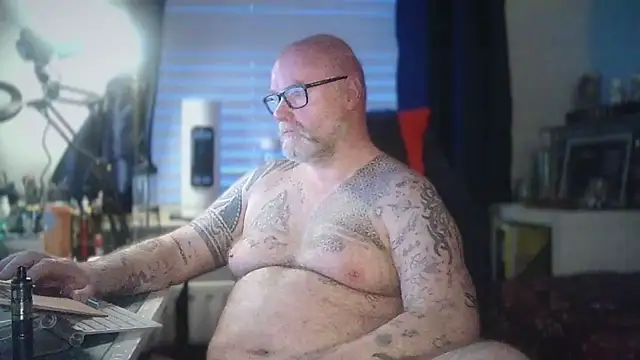 Tattooed Dilf 01 online show from May 25, 8:59 pm