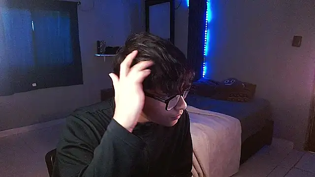 Snapshot of Mr_yisuzz chatting on June 26, 11:25 am Mr yisuzz online show from June 26, 11:25 am