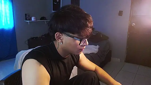 Snapshot of Mr_yisuzz chatting on July 4, 12:22 pm Mr yisuzz online show from July 4, 12:22 pm