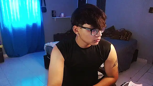 Snapshot of Mr_yisuzz chatting on July 12, 12:18 pm Mr yisuzz online show from July 12, 12:18 pm